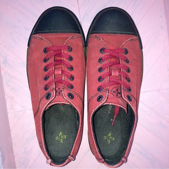 Dr Martens Vinnie Low Top Lace Up Red Black Brown EU43 M10 W11 - Picture 9 of 14